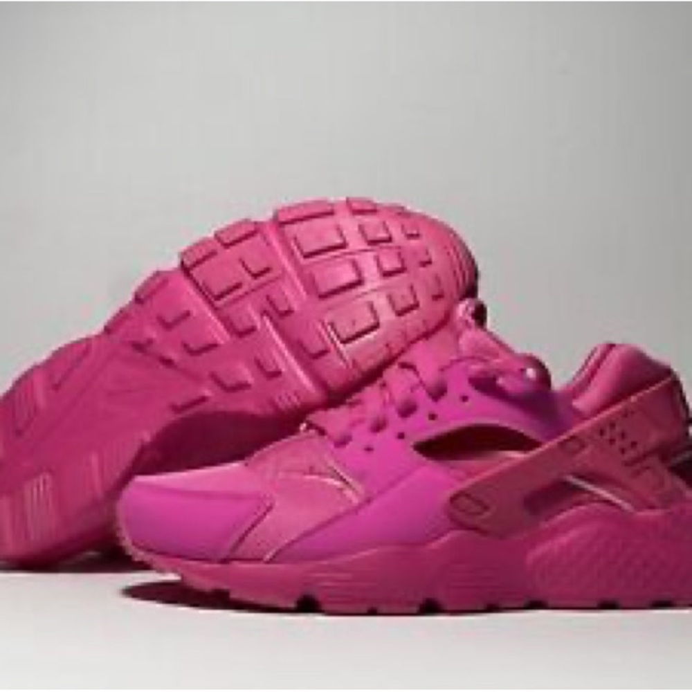 Nike pink Huarache running shoes. Youth 5